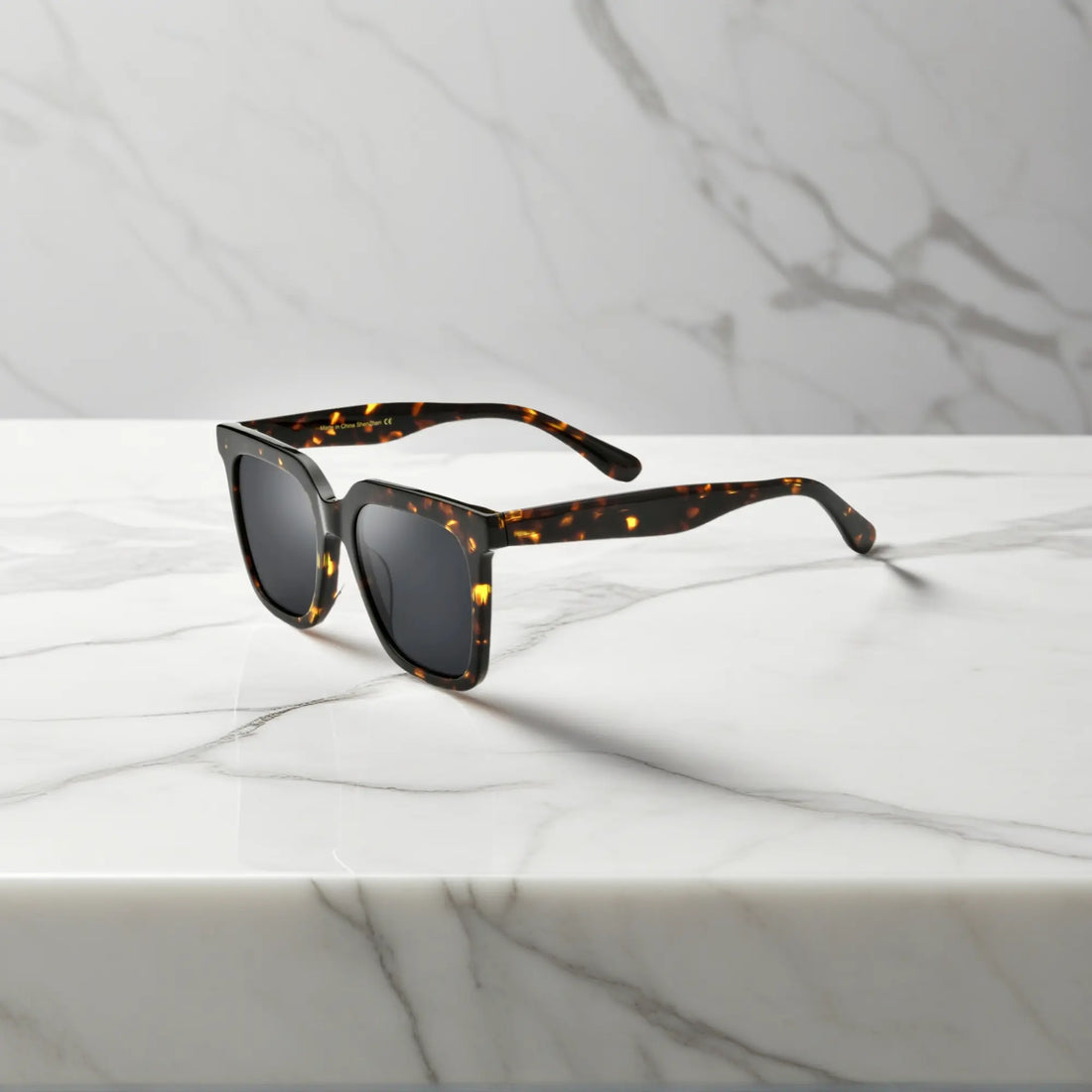 tortoise acetate square sunglasses side view showing ergonomic nose pads and temples VoyueLens