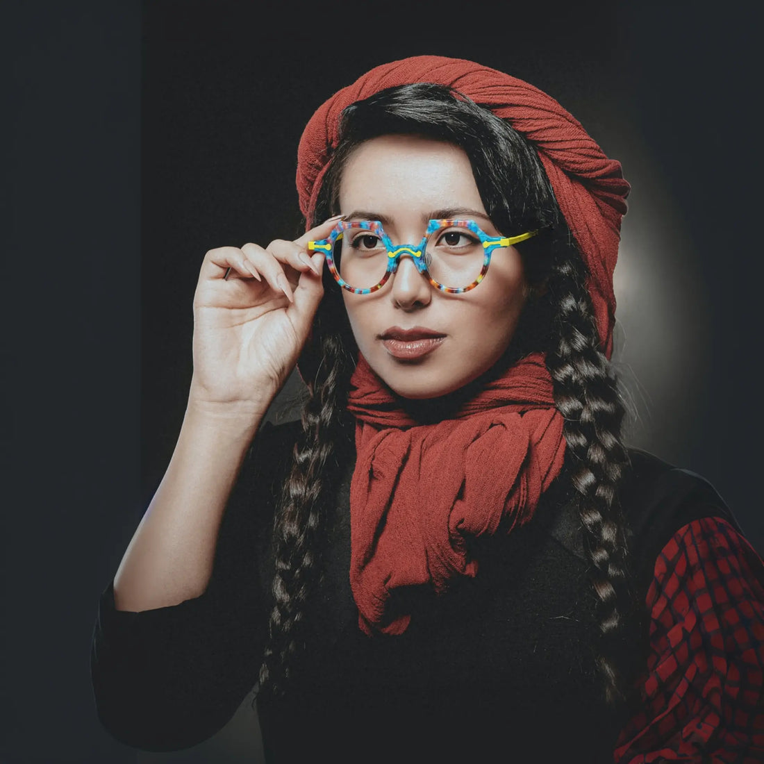 Vintage lifestyle image of a model wearing the VoyueLens™ VL19341 amber crystal round glasses, styled for a soft, modern, and creative fashion look.