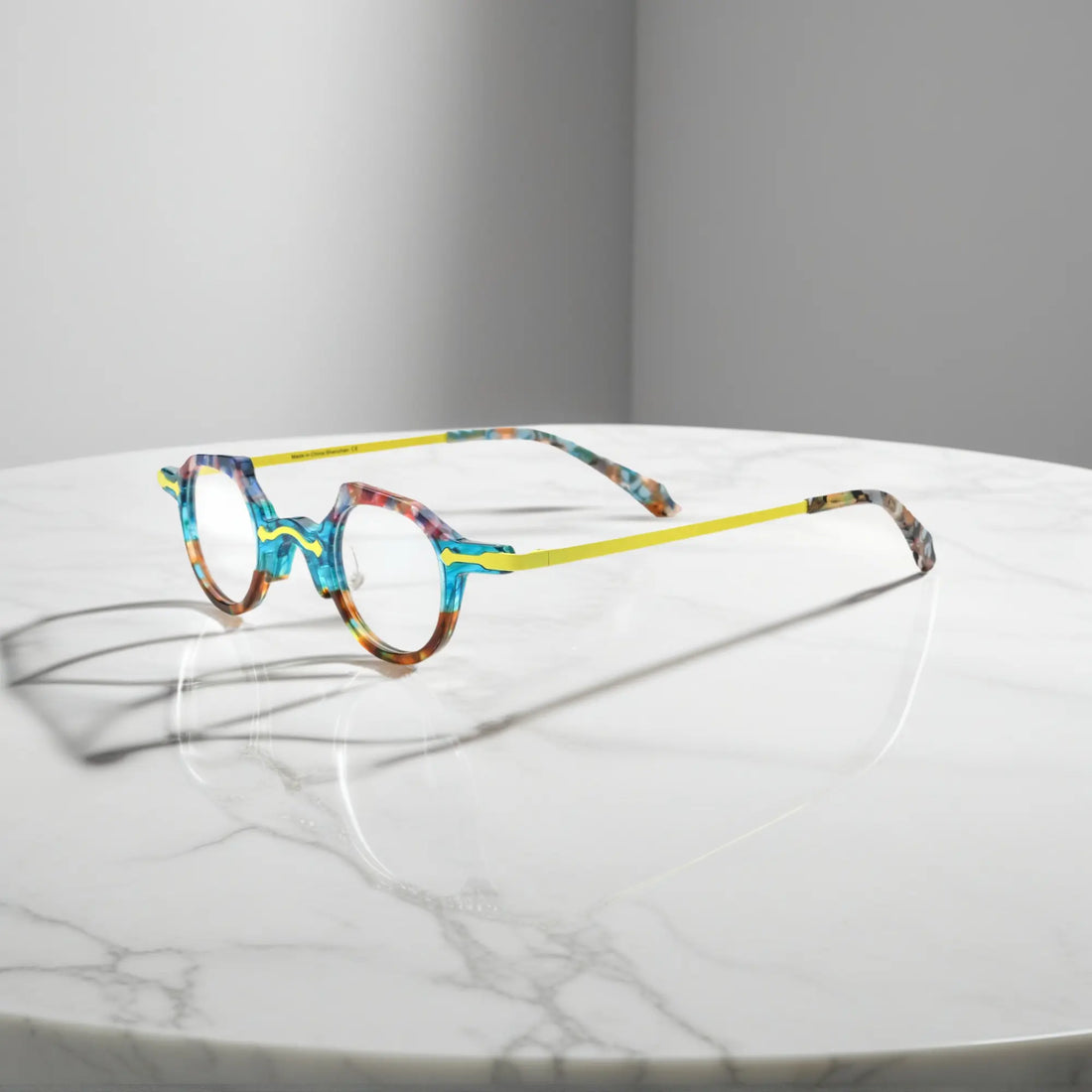 Side view of VoyueLens™ VL19341 lightweight eyeglasses in amber crystal acetate, featuring slim gold metal temples and integrated nose pads for comfortable daily wear.