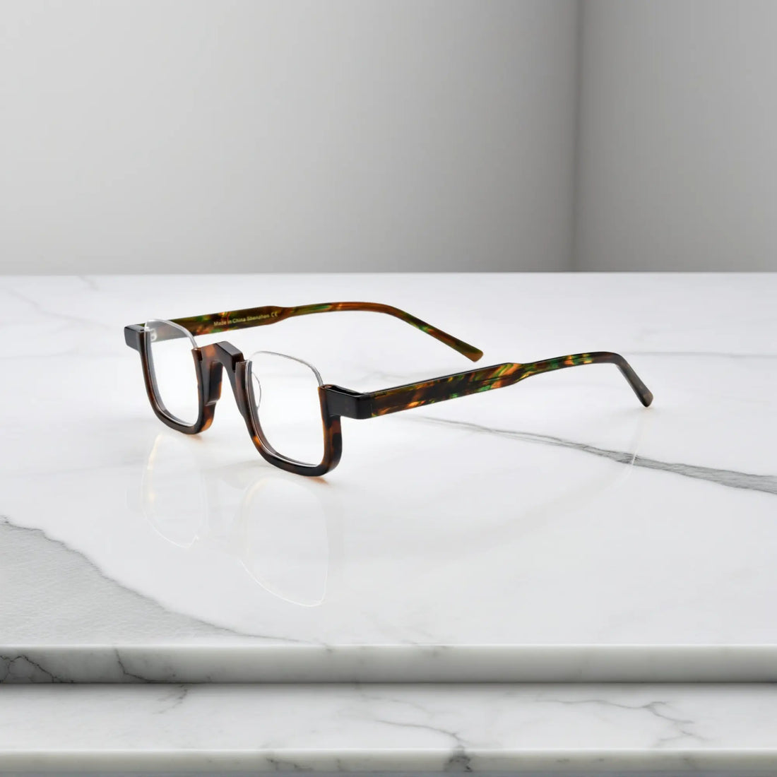 Side view of VoyueLens™ square glasses with warm tortoise pattern, acetate material, modern optical eyewear