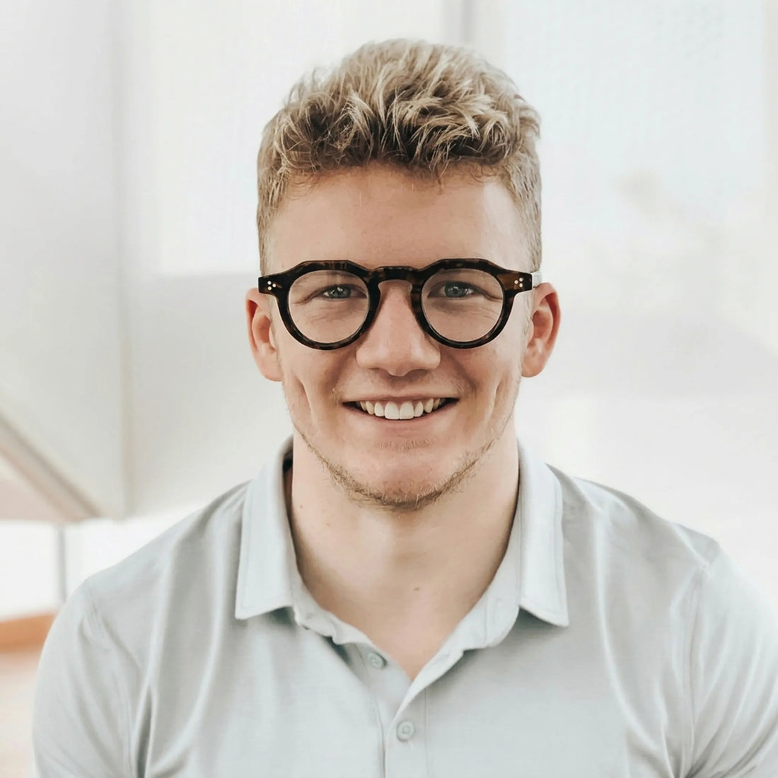 Barledear Espresso Tortoise retro geometric acetate eyeglasses in a lifestyle portrait