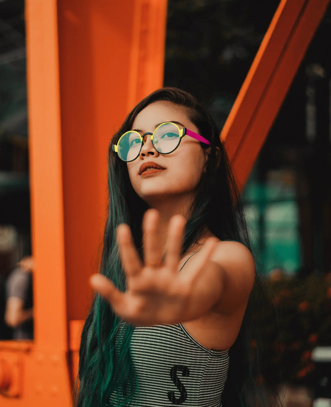 Lifestyle model image with Lemon Graphite VoyueLens™ eyewear – edgy and vibrant expression