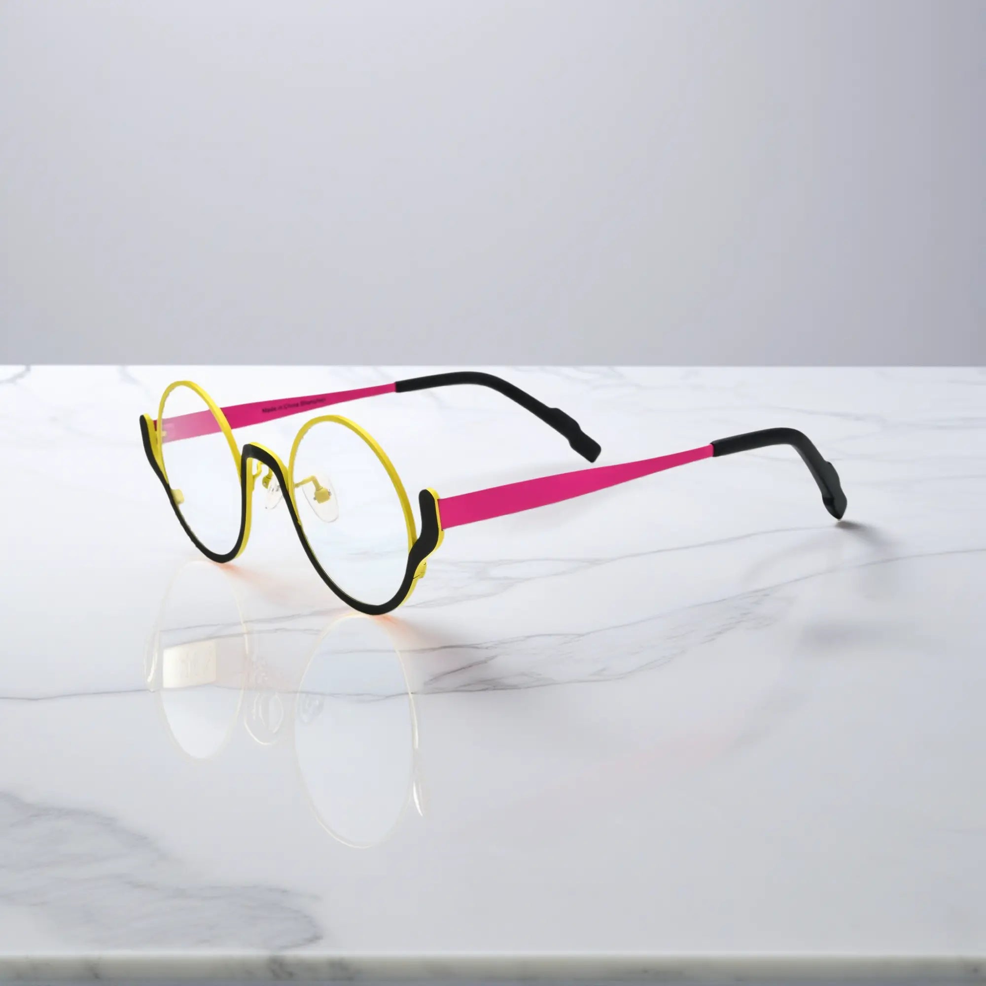 Side view of Lemon Graphite eyeglasses by VoyueLens™ – sleek frame with dark and bright contrast