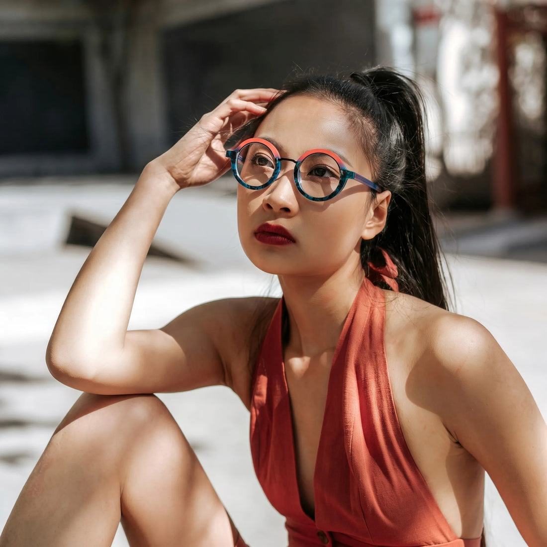 VoyueLens Ocean Blaze Chromatic Orbit Eyeglasses – Model Wearing View – SKU VL19376-C2
