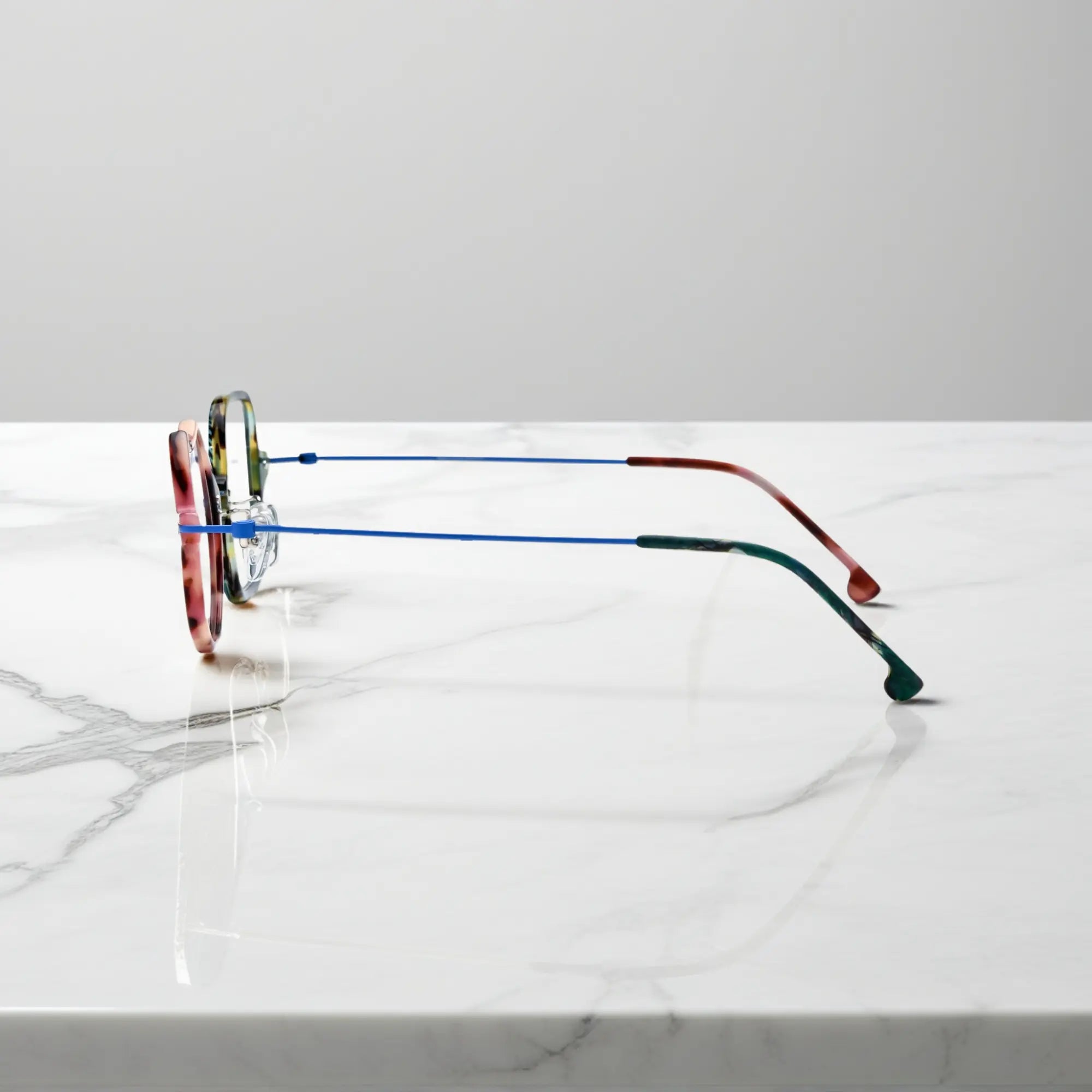 Side View of VoyueLens™ Ocean Brick abstract eyeglasses VL185842. Side profile emphasizing the sleek titanium temples and ergonomic curve.