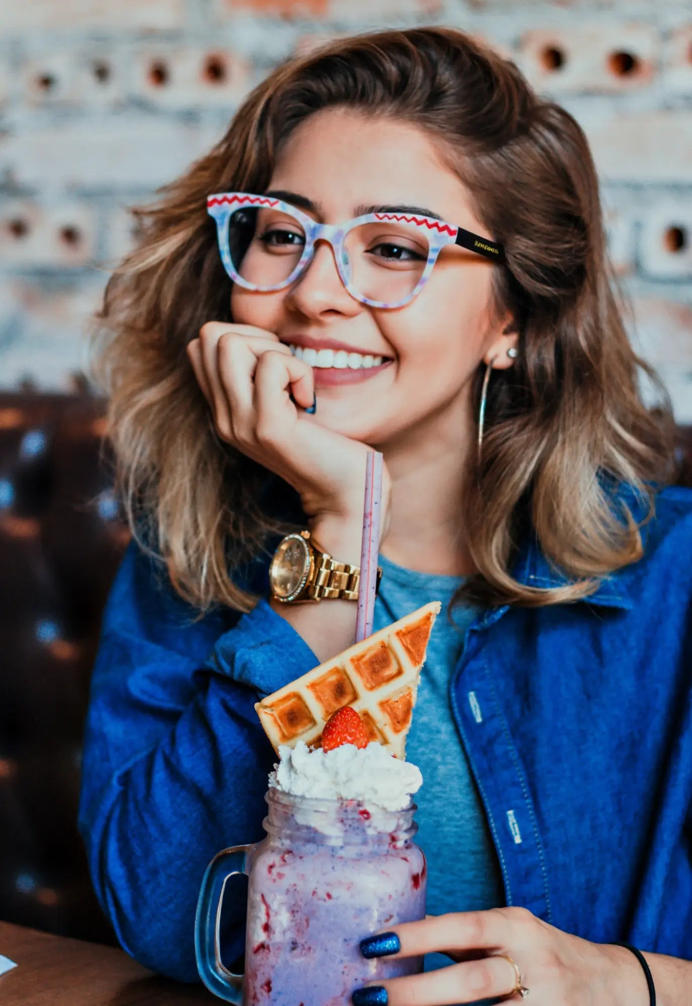 Lifestyle model wearing VL19362 in pearl white zigzag-accented frame