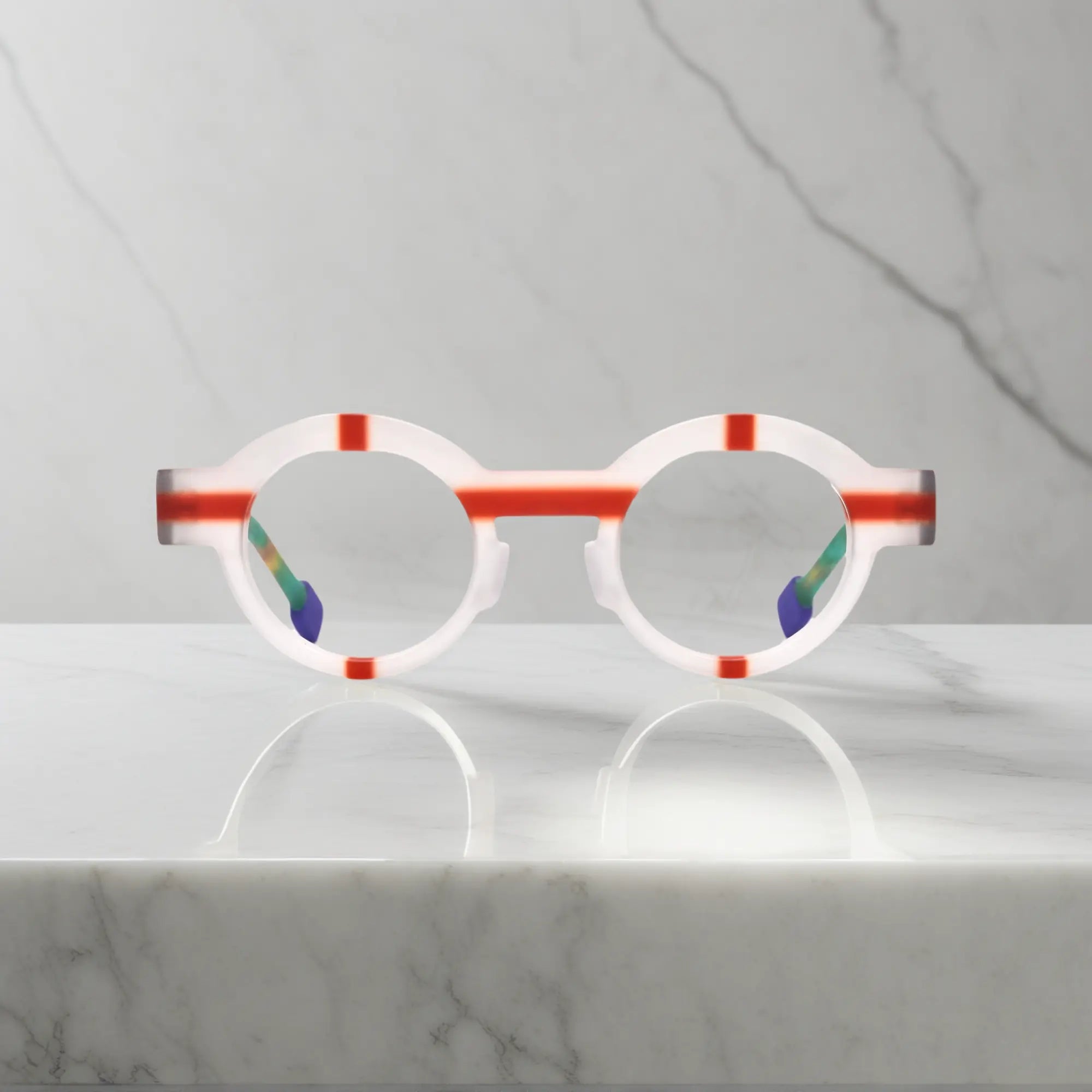 Transparent VoyueLens™ front view with crystal-clear acetate in a matte finish.