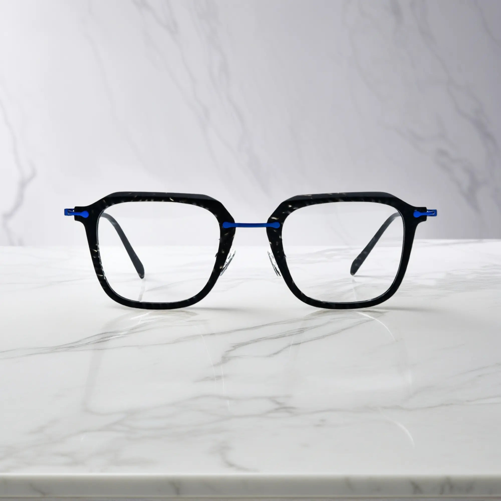 Frontal image of VoyueLens™ Urban Vision in Midnight Graphite — a sleek, dark-toned classic.